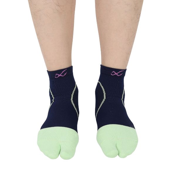 CW-X Socks ถุงเท้าวิ่ง ผู้ชายและผู้หญิง รุ่น IC3398 สีกรมเข้ม (CR)