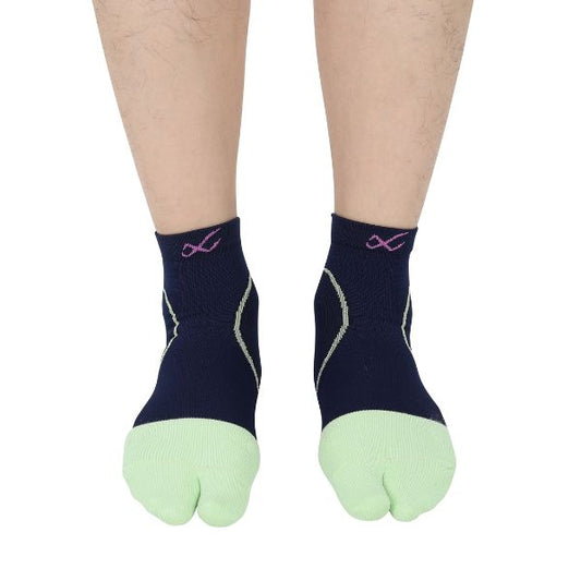 CW-X Socks ถุงเท้าวิ่ง ผู้ชายและผู้หญิง รุ่น IC3398 สีกรมเข้ม (CR)