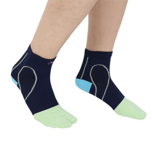 CW-X Socks running socks for men and women, model IC3398, dark navy blue (CR)